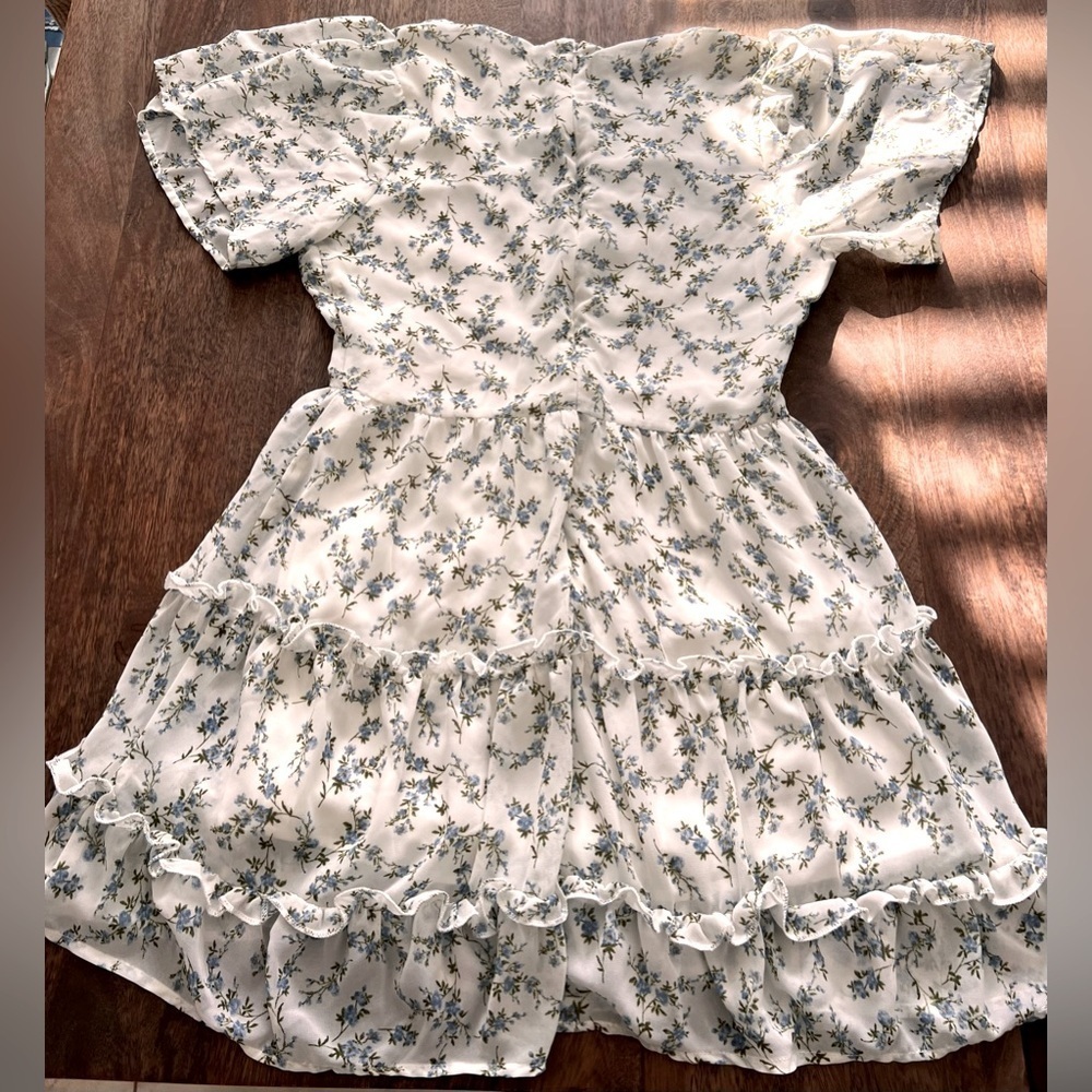 Lulu's White Floral Print Tiered Short Sleeve Mini Dress Size Small - Picture 2 of 7